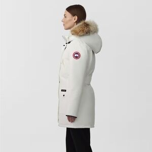 White Trillium Heritage Canada Goose - Size Small - Gently Worn